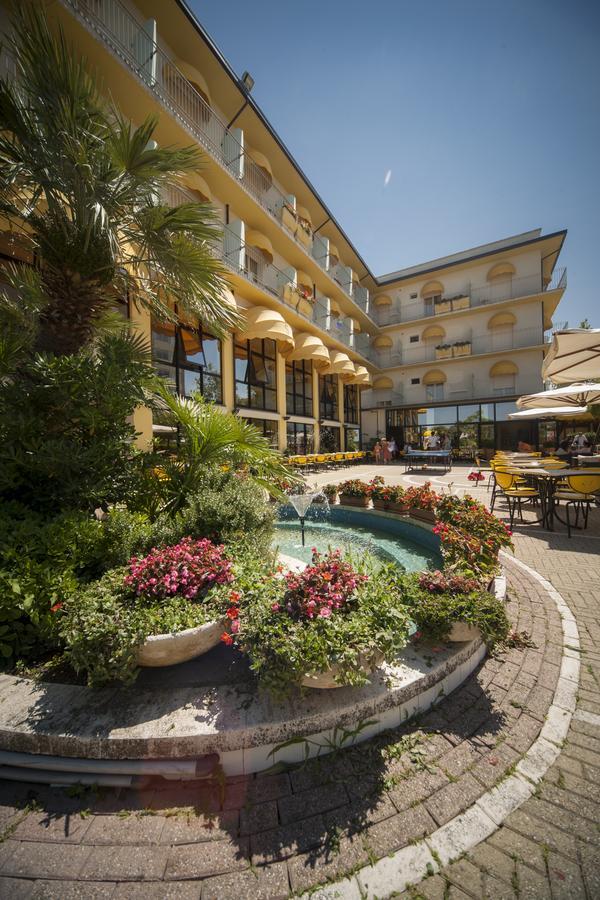 Savoia Hotel Misano Adriatico Exterior foto