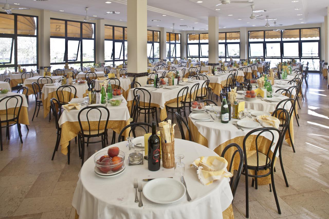 Savoia Hotel Misano Adriatico Exterior foto
